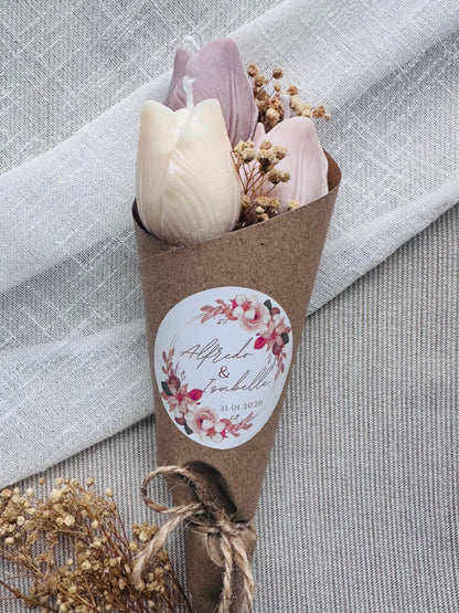Bouquet de bougies fleurs artisanales présenté dans un emballage kraft, cadeau invité personnalisé pour événement