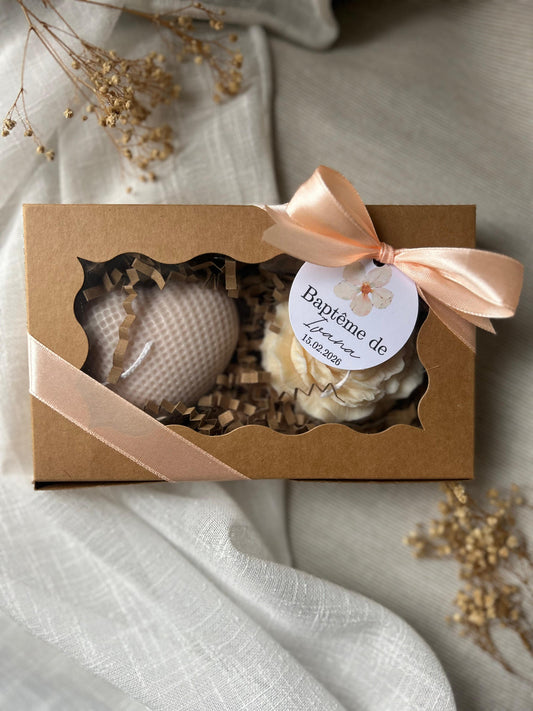 Coffret de bougies artisanales personnalisé pour baptême avec bougie cœur et fleur, cadeau invité baptême fait main VannCandle